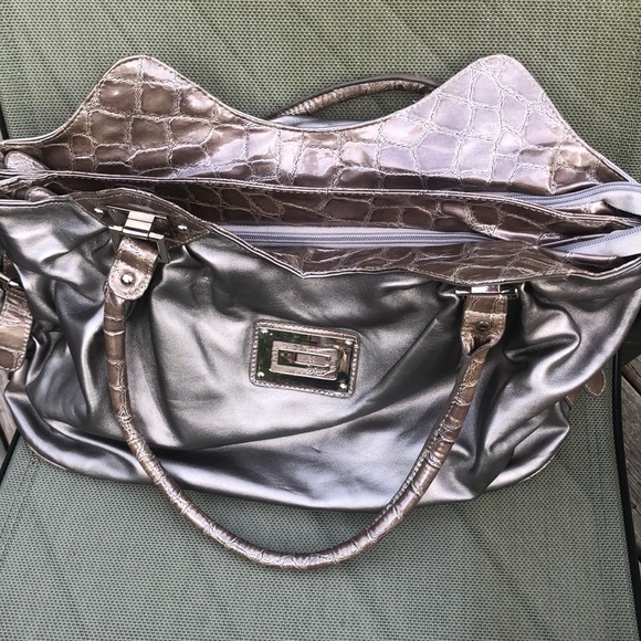 Large Handbag - Picture 10 of 10
